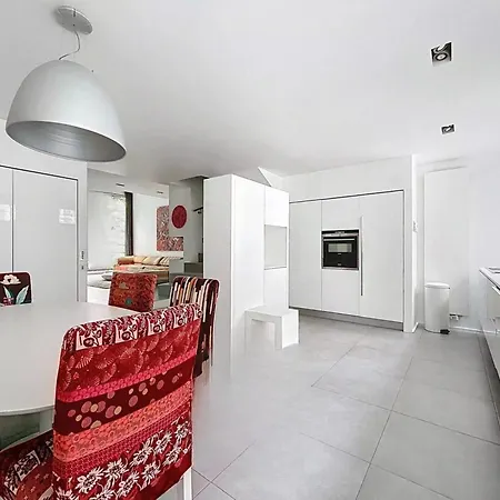 Rue Danton - Champ De Paris Bed and Breakfast 4*